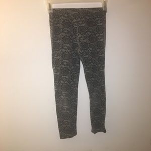 Black and grey design leggings